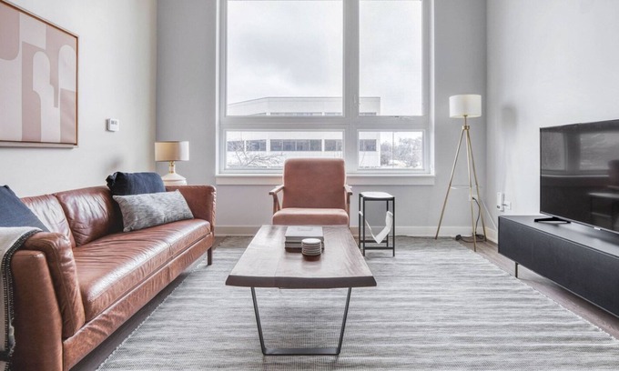 Arlington Heights Apartment | Charming Arlington Heights 2BR w/ W/D, Gym & BBQ, nr Dining, by Blueground