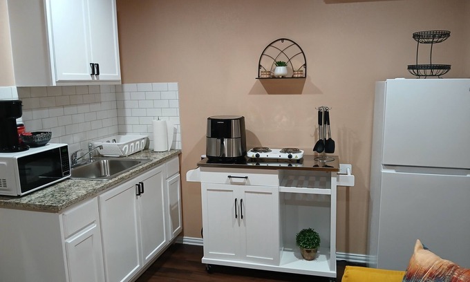 Seagoville Cottage | Charming backyard cottage in Seagoville, Texas!