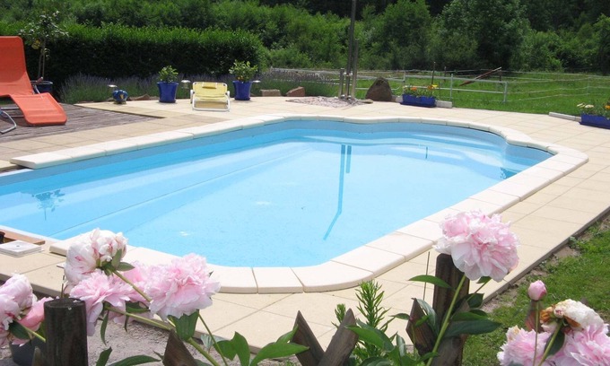 Celles-sur-Plaine Cottage | Charming Blueberry Cottage