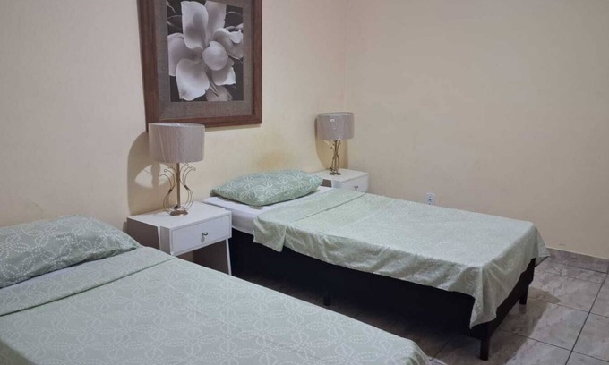 Duque de Caxias House | Charming 1-bedroom apartment with WiFi, AC in Centro Duque de Caxias