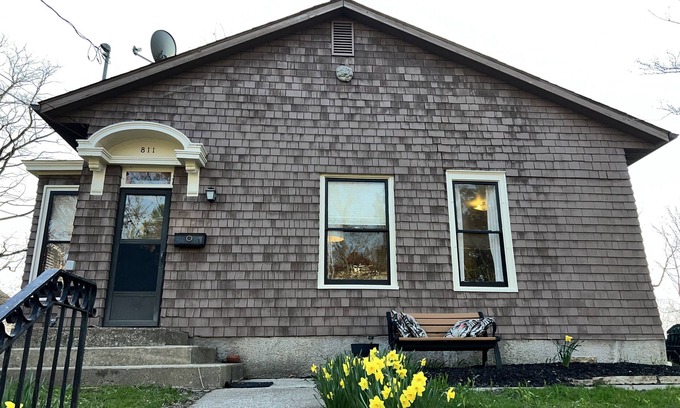 Mann House | Charming Bungalow Close to Downtown and University of Iowa Campus