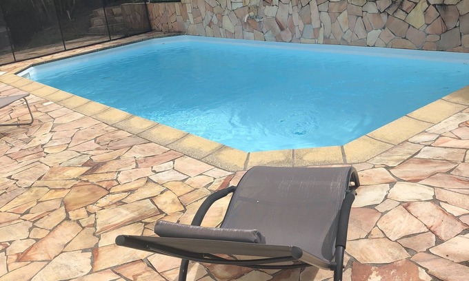 Saint-Joseph House | Charming bungalow with swimming pool