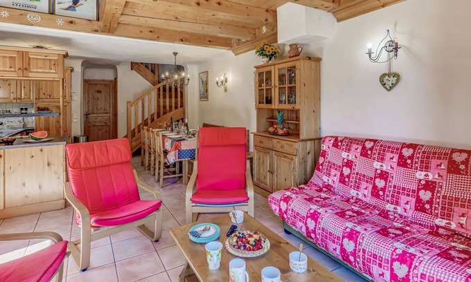 Champagny-en-Vanoise Ski Chalet | Charming Chalet in Champagny-en-Vanoise - 10 People, 100m² with Stunning Mountain Views