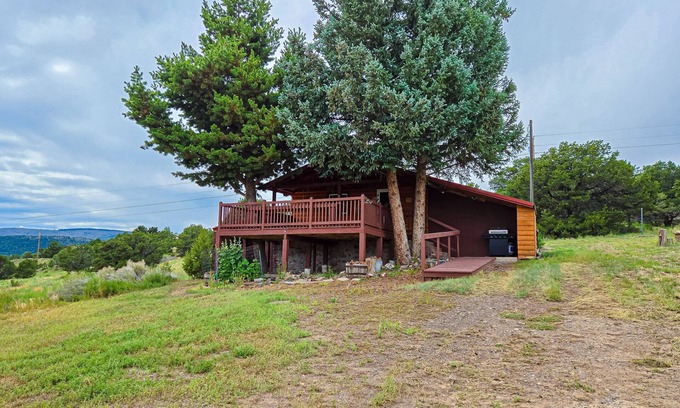 Alpine Village Cabin | Charming cabin close to activities with spacious deck and great views