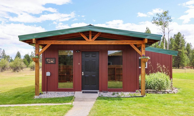 White Pine Cabin | Charming cabin in Trout Creek