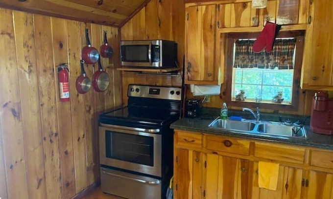 Camden Cabin | Charming Cabin near Kentucky LK