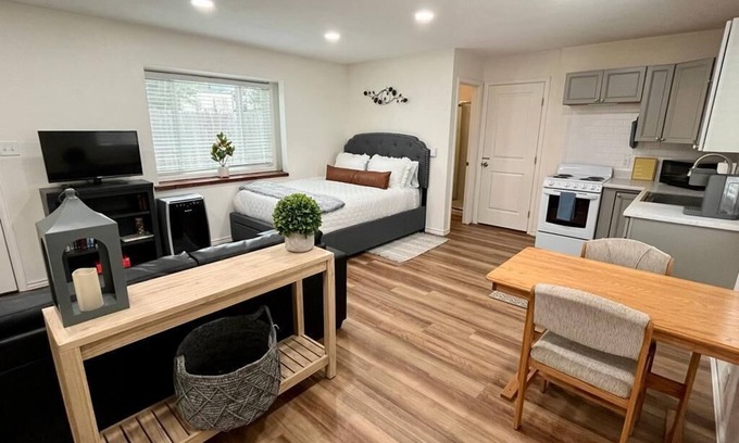 Colorado Springs Apartment | Charming Cabin steps from the beloved R&R Cafe