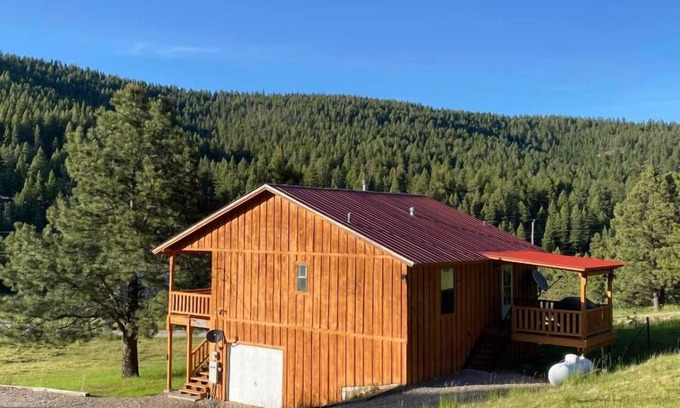 Cloudcroft Cabin | Charming Cabin with Mountain Views on 2 acres