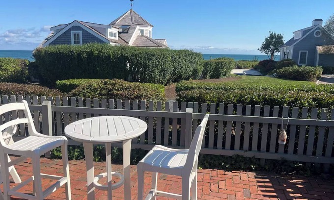 Mashpee Cottage | Charming Cape Cod Getaway - Private Beach Cottage