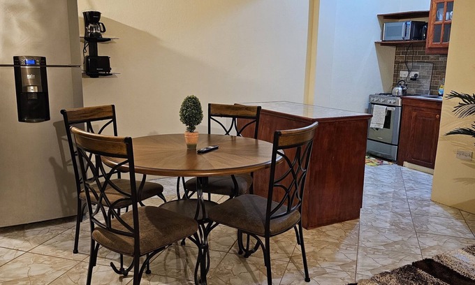 Brighton Apartment | Charming Castle Berry 1-bedroom apartment unit 206 with WiFi, AC in Brighton