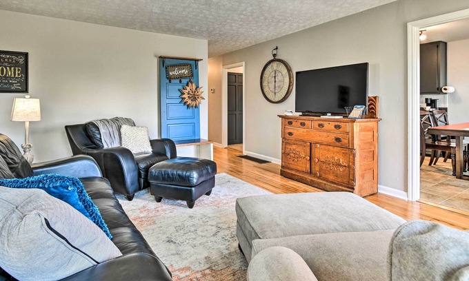 Cave City House | Charming Cave City Vacation Rental w/Fire Pit!
