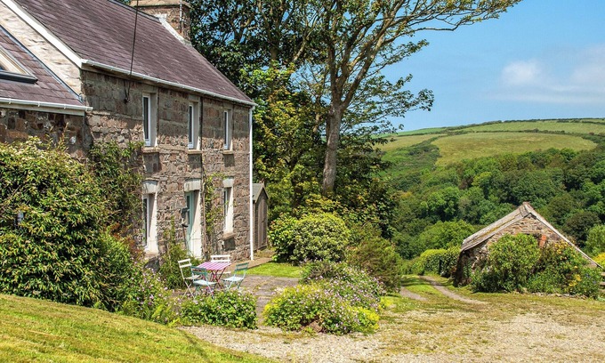 Moylegrove Cottage | Charming Ceibwr Cove holiday cottage on the north Pembrokeshire coast.