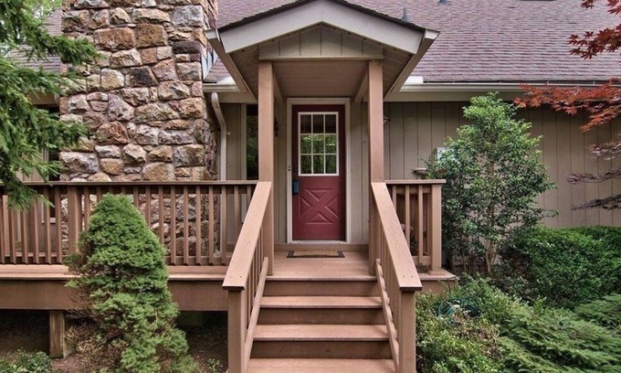 Pocono Pines House | charming chalet in the Lake Naomi community