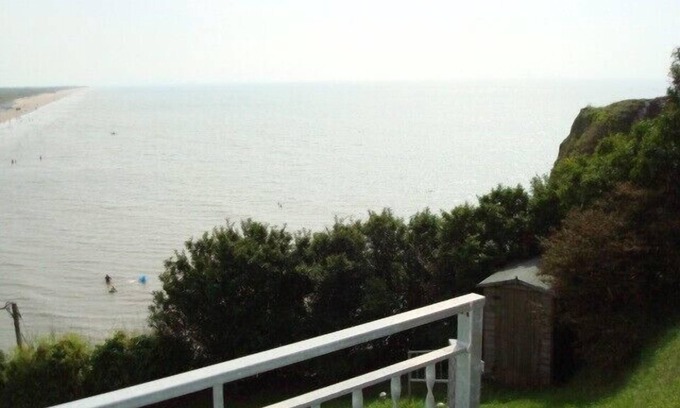 Pendine House | CHARMING CHARACTER COTTAGE WITH PANORAMIC VIEWS AND BEACH ACCESS 2 MIN WALK