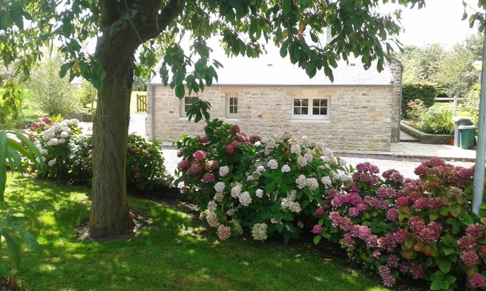 Colleville-sur-Mer House | Charming cottage with a veranda facing south overlooking an orchard.
