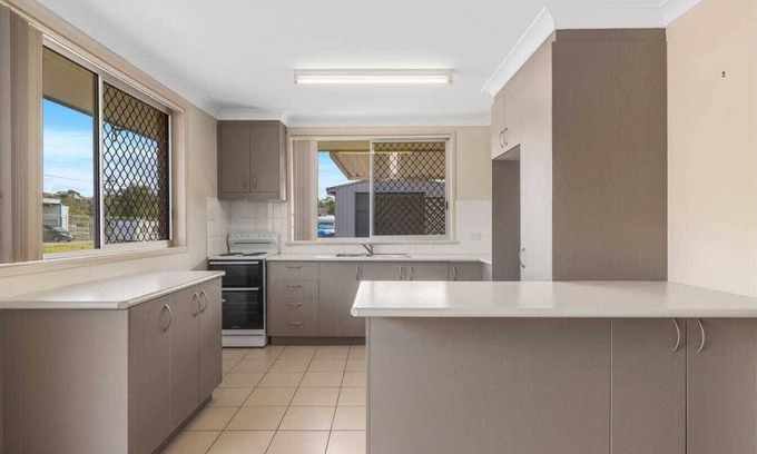 Urunga House | Charming Coastal Retreat: Modern Unit in Urunga with Easy Lido & beach Access