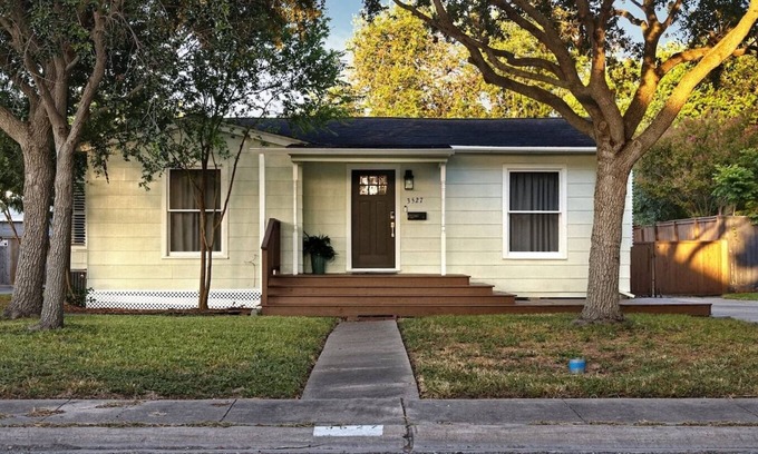 Bay Area House | Charming coastal cottage w/vintage style & modern comfort | 2BR/2BA