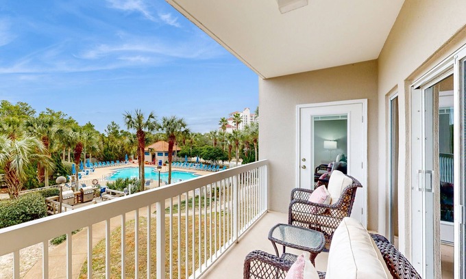 Sandestin Condo | Charming condo with pool, hot tub, balcony, tennis, sauna, & washer/dryer