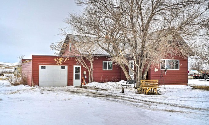 Lindsay House | Charming Corral Creek Ranch House in Circle