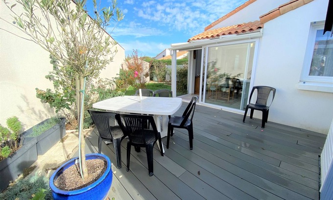 La Tranche-sur-Mer House | Charming Cottage with Garden, Near Beach & Town - La Tranche-sur-Mer