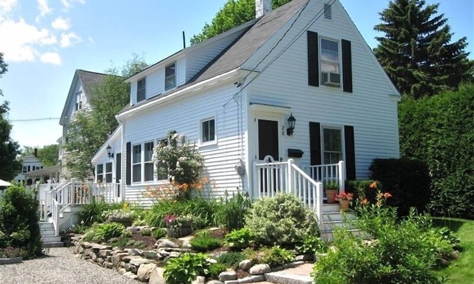 Camden House | Charming Cottage a Stroll to Camden Harbor-new OPENING in Sept.!