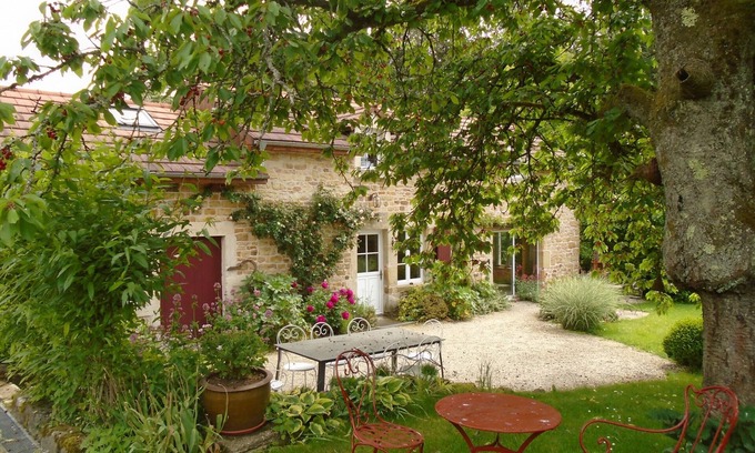Fayl-Billot Cottage | Charming Cottage in Tranquil Village with Lush Gardens