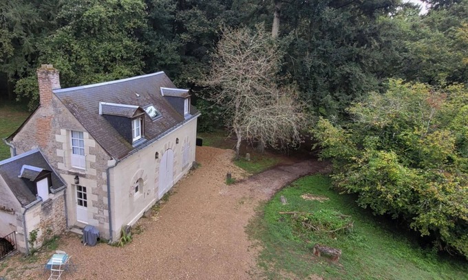 Reugny Cottage | Charming cottage near Amboise with large garden and Wi-Fi