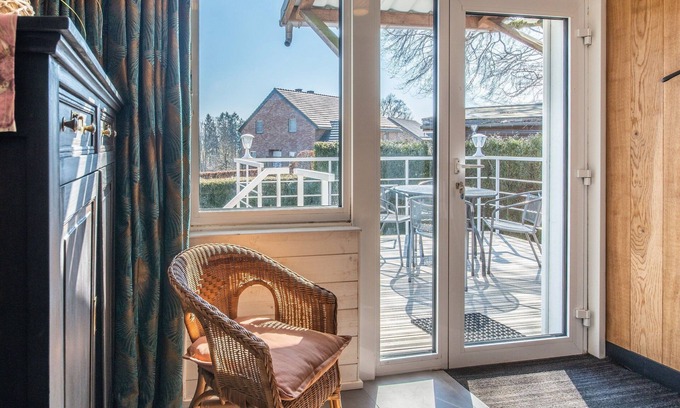 Robertville House | Charming Cottage Near Lake
