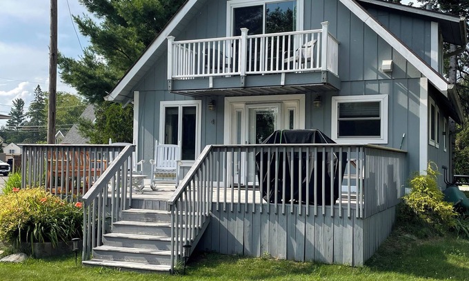 Oden Cottage | Charming cottage on Crooked Lake - the ideal retreat for families & friends!