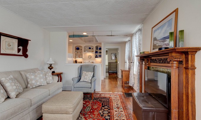 Eastport Cottage | Charming Cottage on quiet street in Historic Eastport