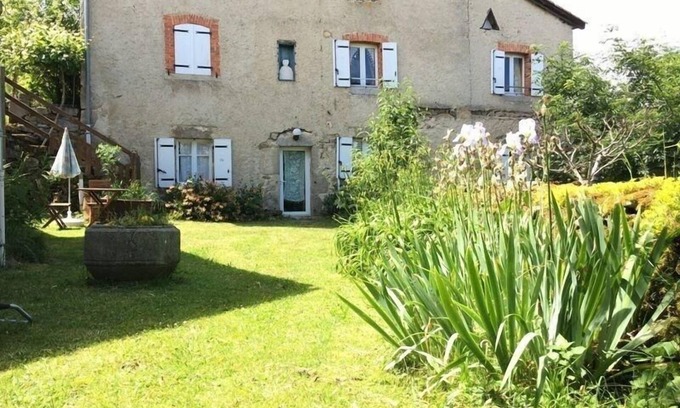 Jullianges Cottage | Charming Cottage with Garden, Fireplace, and Close to Festivals in Jullianges