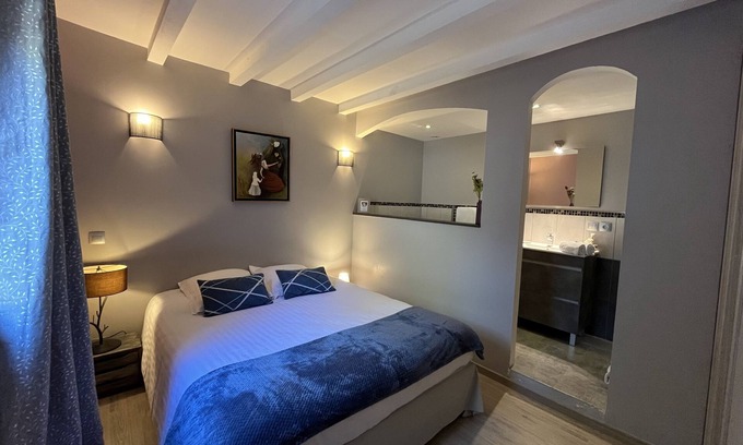 Les Brugassieres Apartment | Charming country house in the heart of the vineyards with outdoor Jacuzzi