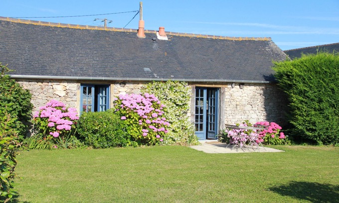 Tregon House | Charming country house with private garden 3 km from the beach
