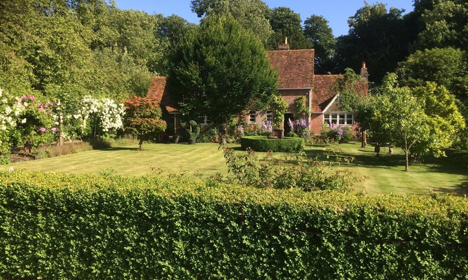 Wimborne Saint Giles House | Charming country cottage in a very quiet village in Dorset. 5 double bedrooms.