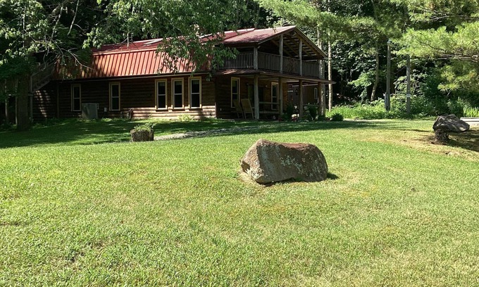 Montebello Cabin | CHARMING COUNTRY CABIN IN THE VIRGINIA BLUE RIDGE MOUNTAINS