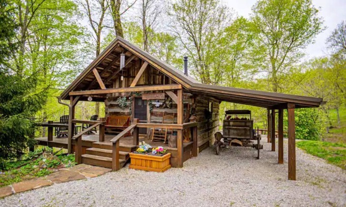 Derby Cabin | Charming, country escape cabin: Woodland Cabin