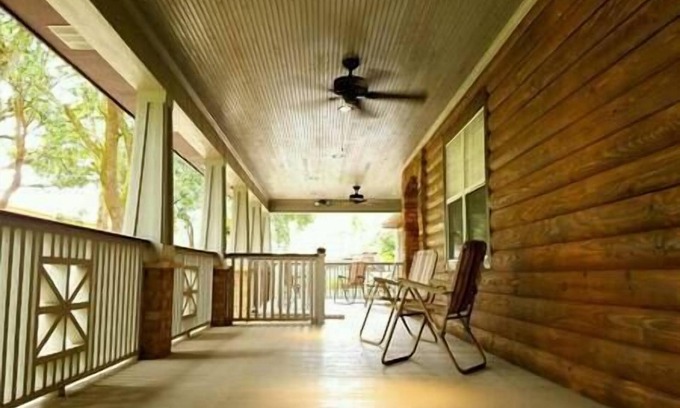 Saint Elmo House | Charming Country Cabin with Self Check In
