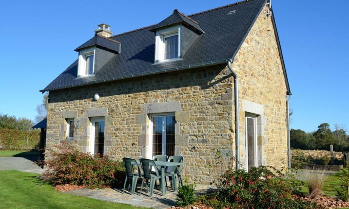 Fleury Cottage | Charming Countryside Cottage, Private, 1 BR, WiFi, Garden, BBQ, Near Friendly Farm Animals