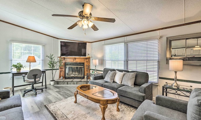 Livingston House | Charming Countryside Home w/Covered Porch!