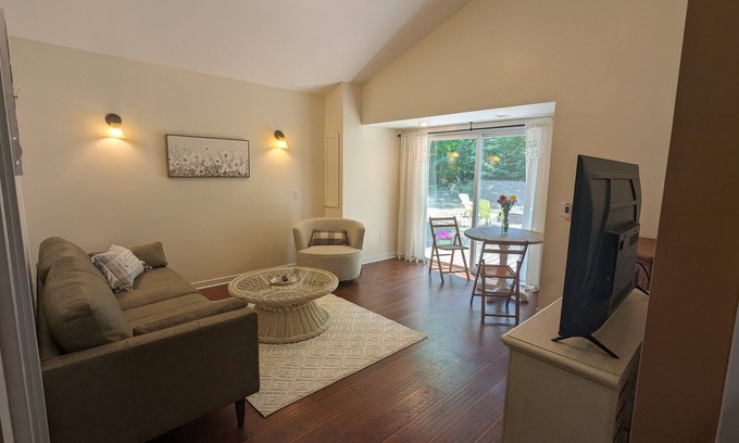 Shelby Cottage | Charming Couple's Cottage close to Lake Michigan, Silver lake, and Stoney Lake