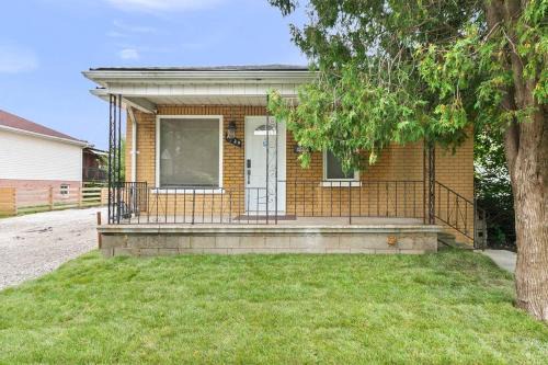 Windsor Apartment | Charming Cozy 2-Bedroom Retreat in South Windsor