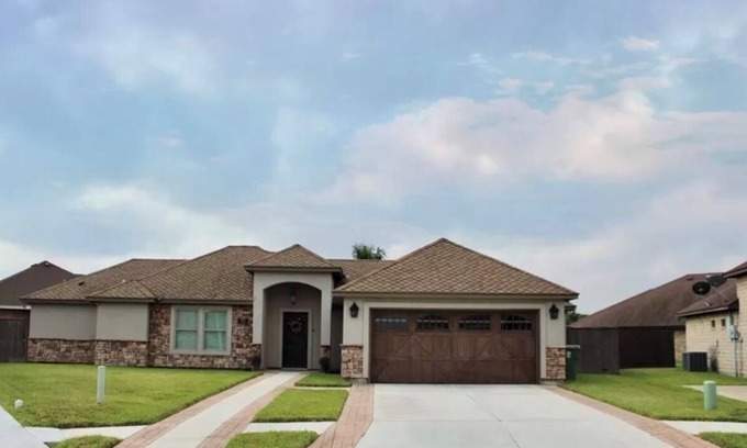 Olmito House | Charming & Cozy 4-bedroom Home n