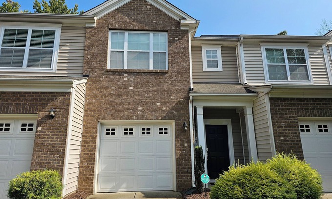 Steele Creek House | Charming & Cozy Townhome in Charlotte