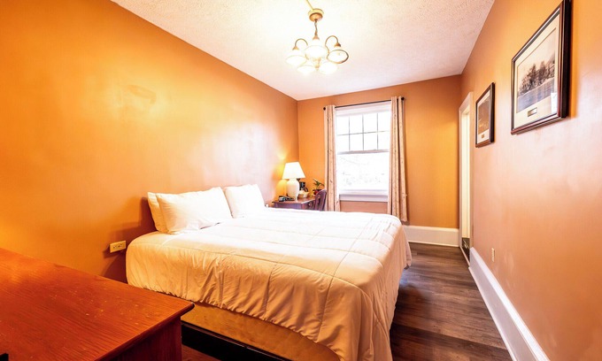 Shawnee On Delaware House | Charming Delaware Getaway w/ Outdoor Access | Golf & Nature Lovers Retreat