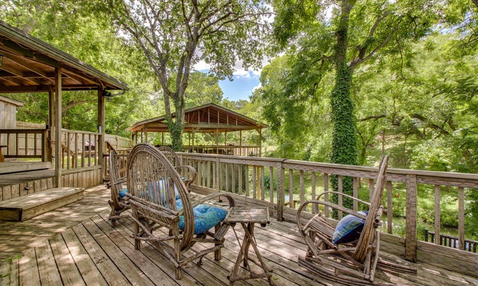 New Braunfels House | Charming dog-friendly home with expansive deck - near boat ramp & attractions