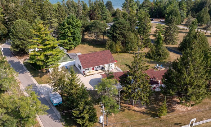 Jacksonport Cottage | Charming Door County cottage steps from Lake Michigan Beach in Jacksonport WI