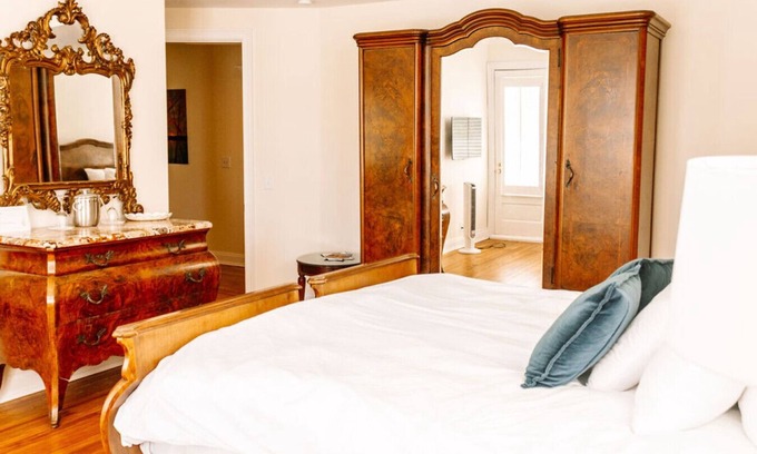 Edenton Bed & Breakfast | Charming downtown Edenton location with homemade breakfast daily