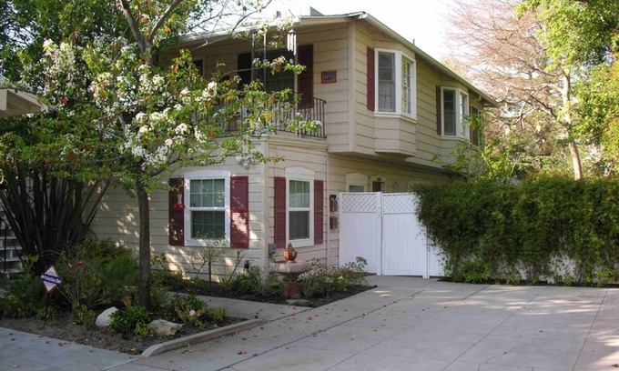 Valley Village Apartment | Charming Duplex with Private Yard. Pets Welcome
