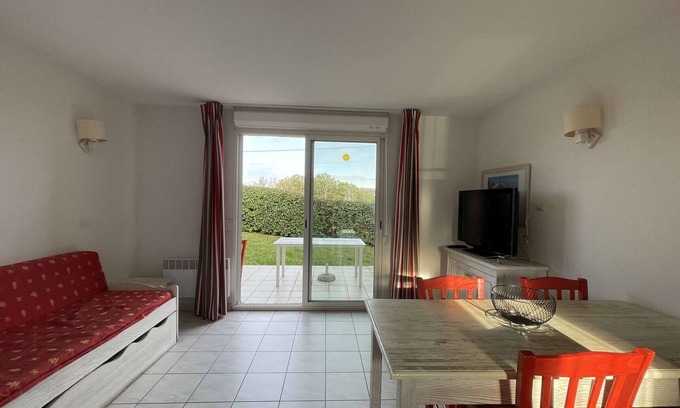 Salavas House | Charming Duplex with Terrace, Pools, Pet-Friendly, Parking, 6 People