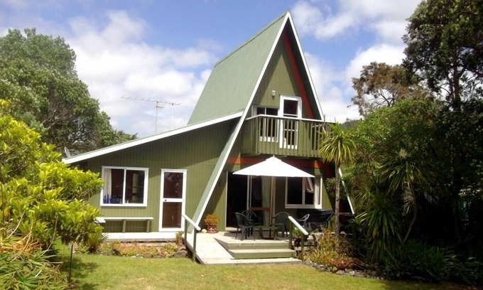 Whangapoua House | Charming Family Bach